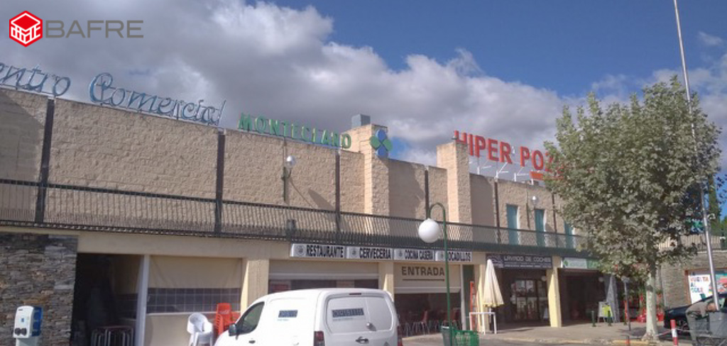 Local en Avenida de Monteclaro 2