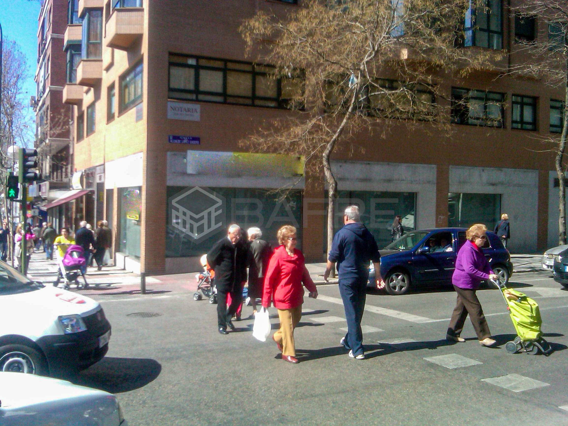 Local esquinazo en Calle Alcalá 11
