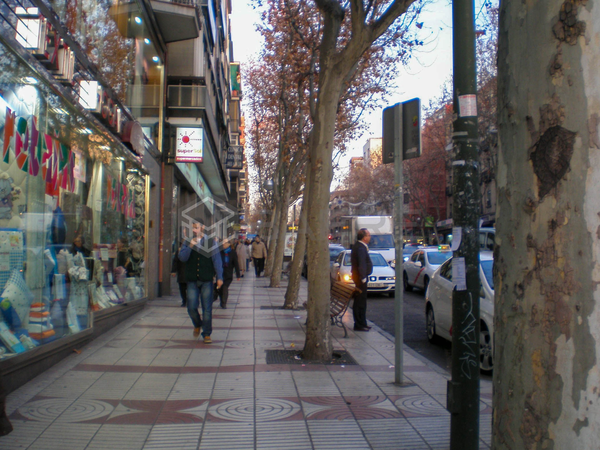 Local esquinazo en Calle Alcalá 10