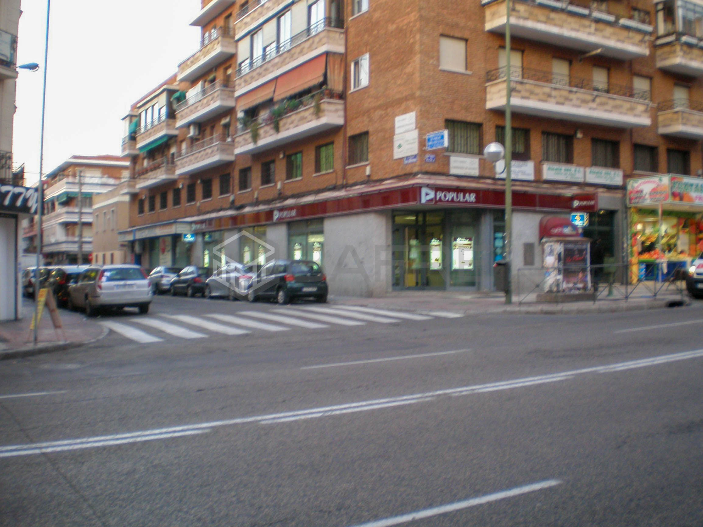 Local esquinazo en Calle Alcalá 8