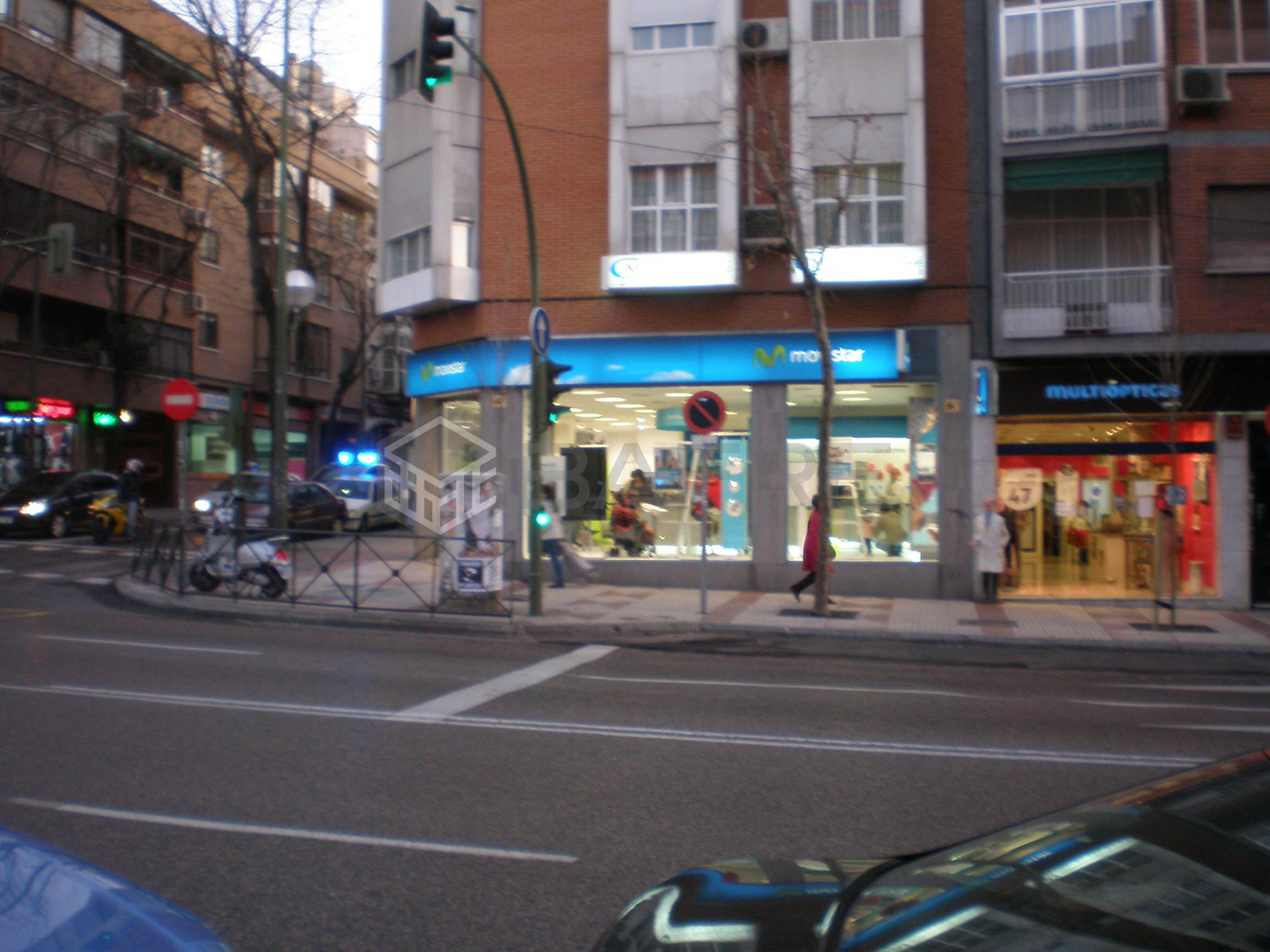 Local esquinazo en Calle Alcalá 7