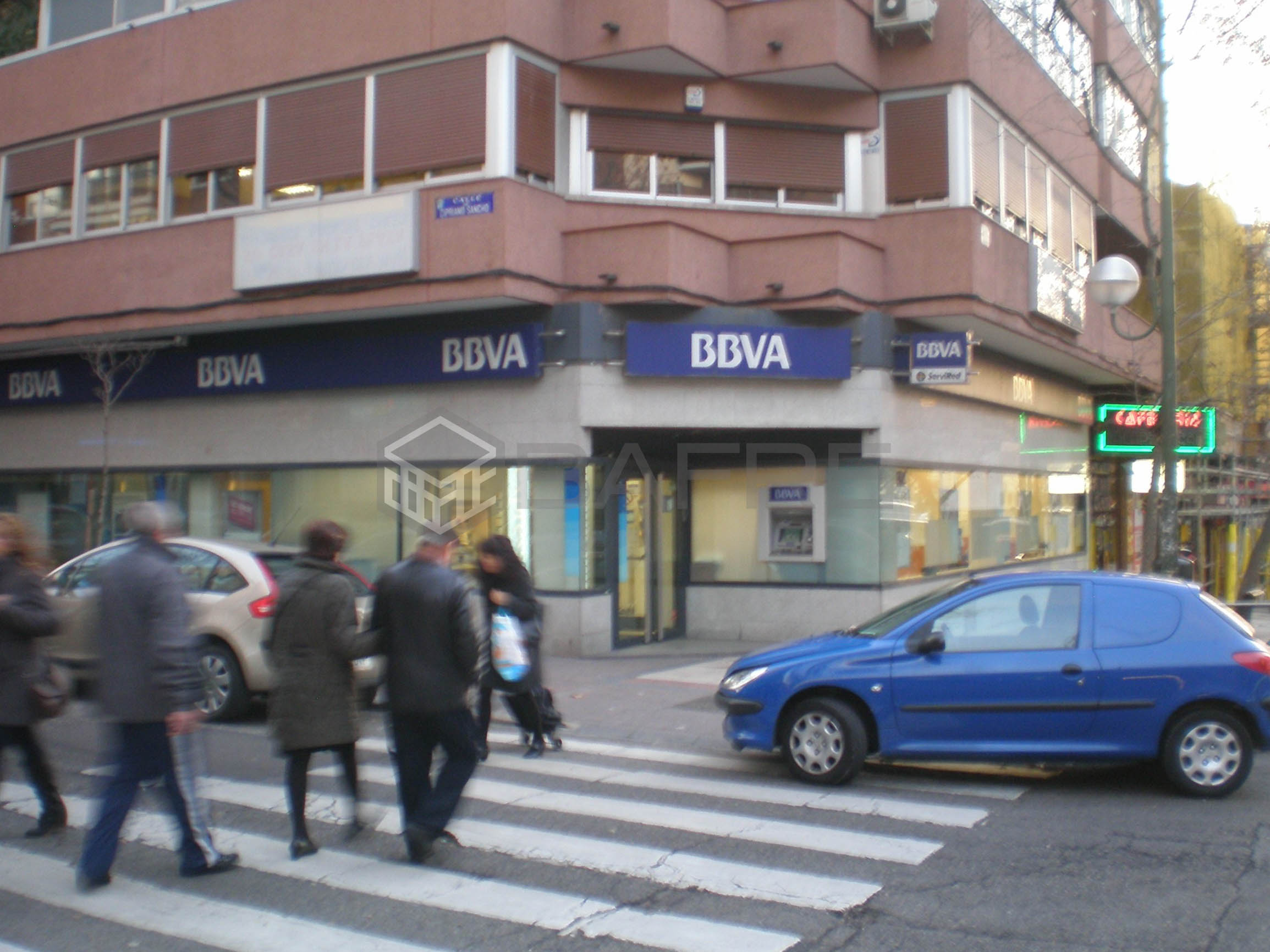 Local esquinazo en Calle Alcalá 6