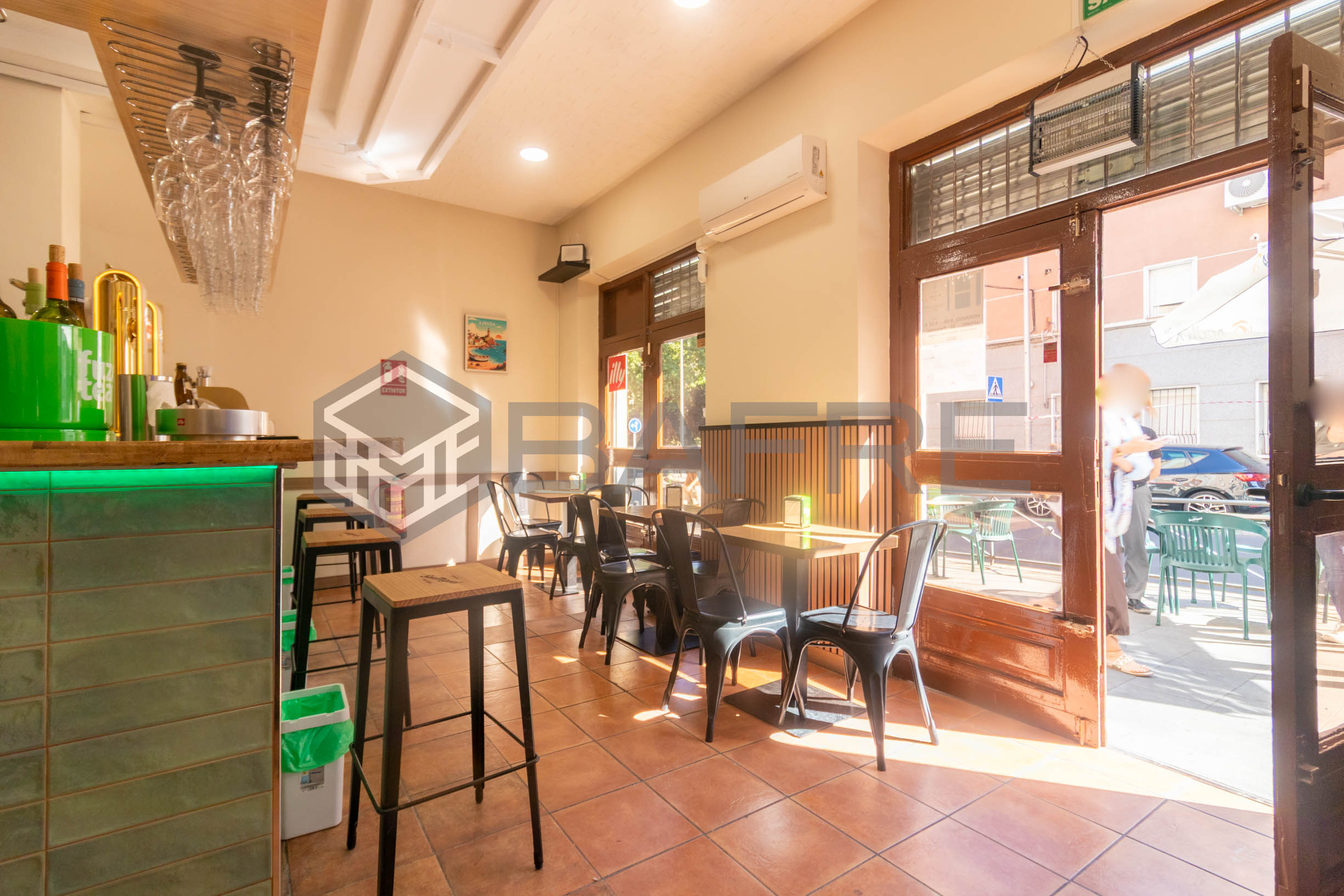 Local en Calle Pinos Alta 8