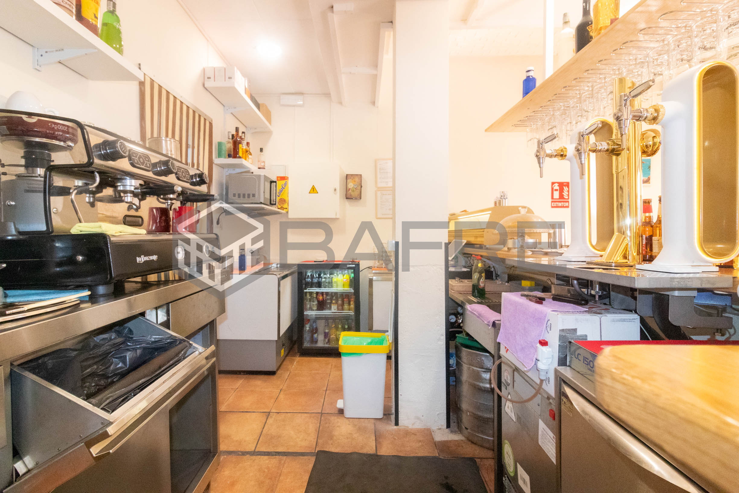 Local en Calle Pinos Alta 14