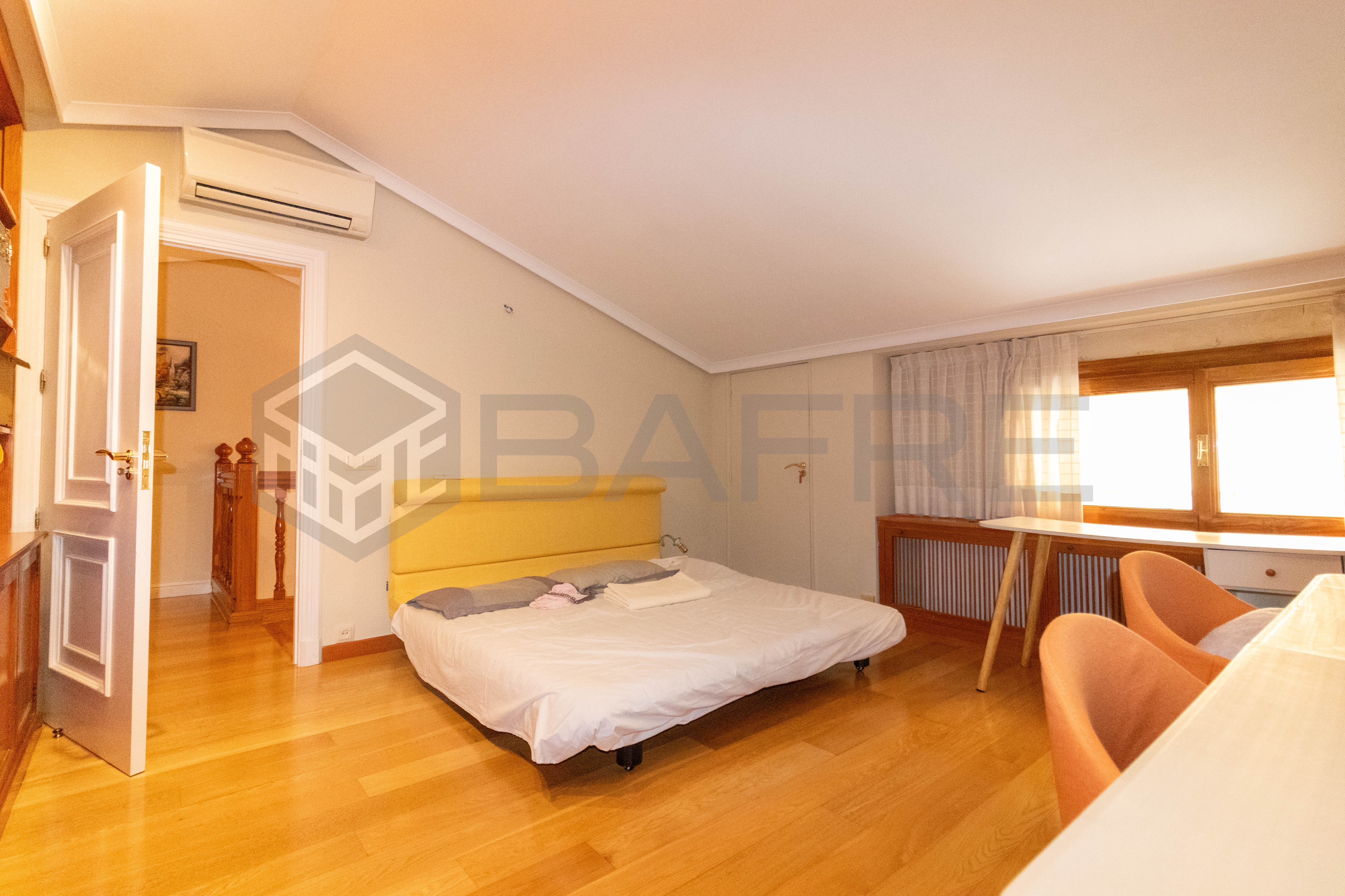 Chalet en Paseo de los Sauces 25